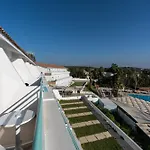 Adelais Bay بروتاراس