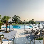 Adelais Bay بروتاراس