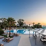 Adelais Bay فندق