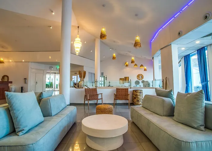 Hotel Adelais Bay