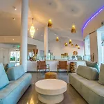 Hotel Adelais Bay