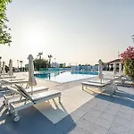 Adelais Bay Hotel