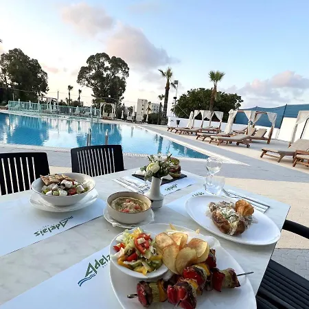 Hotel Adelais Bay