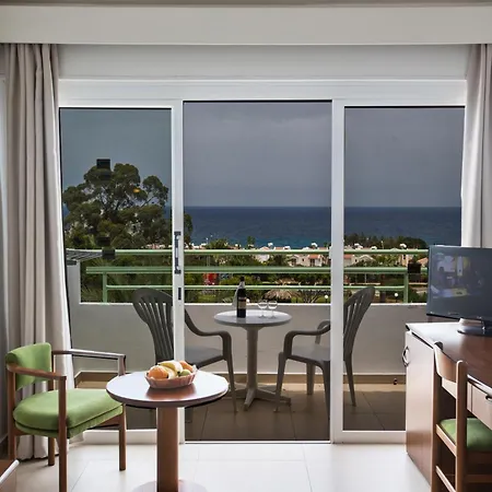 Hotel Adelais Bay