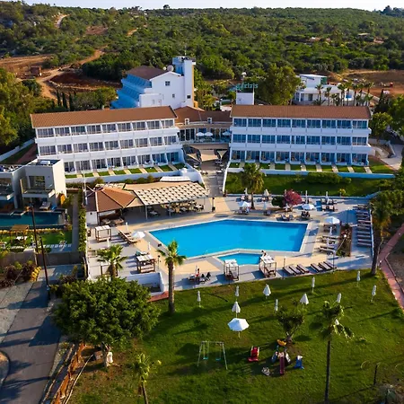 Adelais Bay מלון