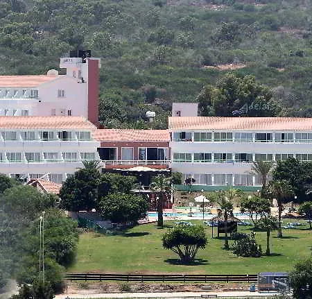 Adelais Bay Hotel