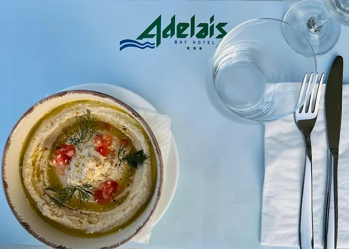 מלון Adelais Bay 3*