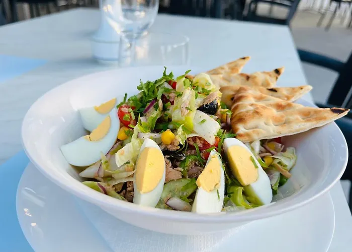 Adelais Bay פרוטאראס