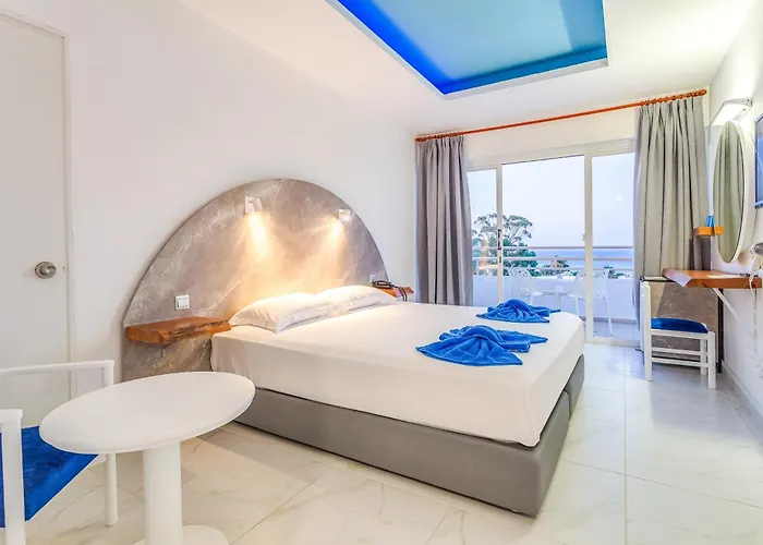 Adelais Bay מלון 3*