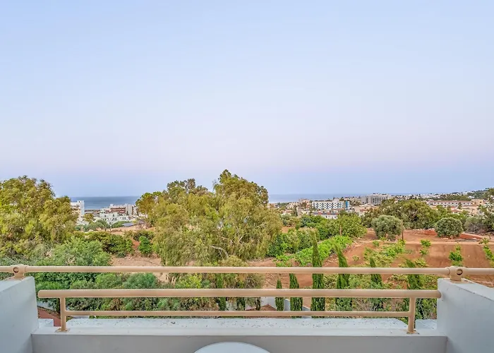 Adelais Bay מלון 3*