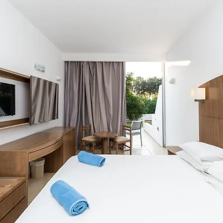 Adelais Bay 3*