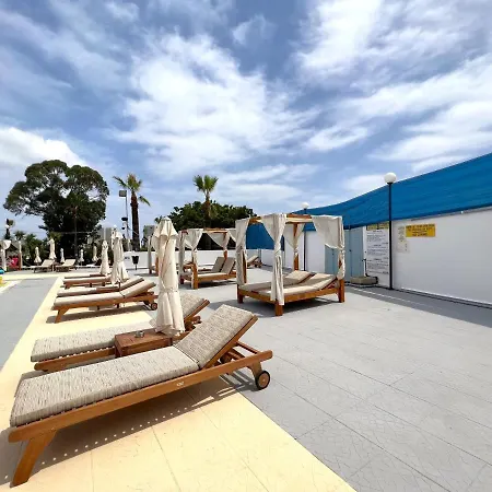 Hotel Adelais Bay 3*