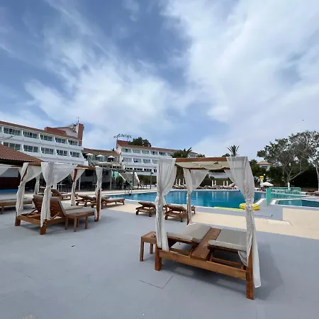 Otel Adelais Bay 3*