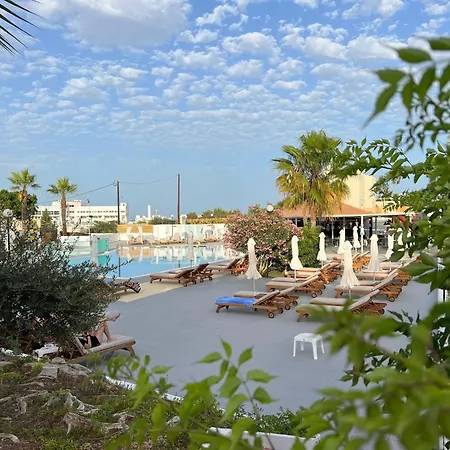 Adelais Bay Hotel