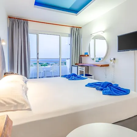 Adelais Bay 3*