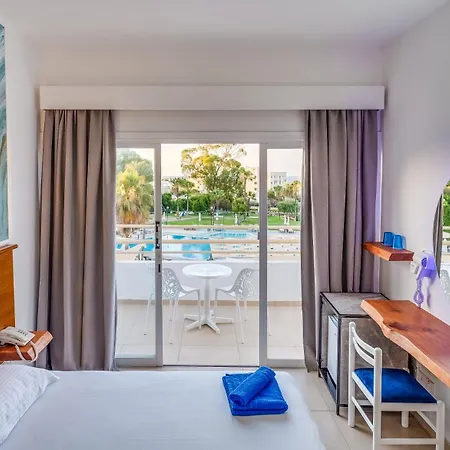 Adelais Bay Hotel