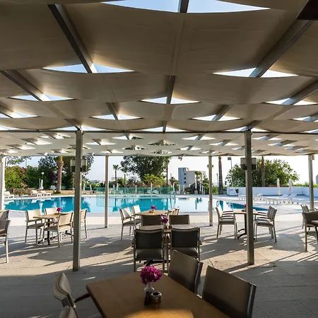 Hotel Adelais Bay