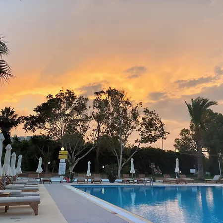 Adelais Bay Hotel 3*