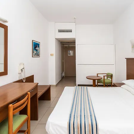 Adelais Bay Hotel 3*