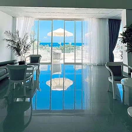 Adelais Bay 3*