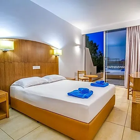 Adelais Bay 3*