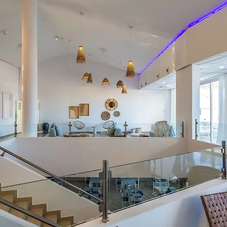 Adelais Bay Hotel 3*