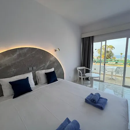 Hotel Adelais Bay