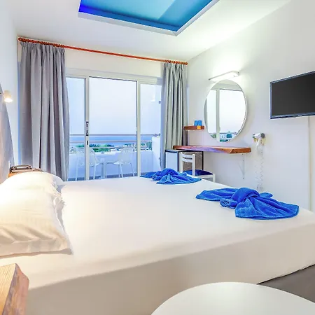Adelais Bay 3*
