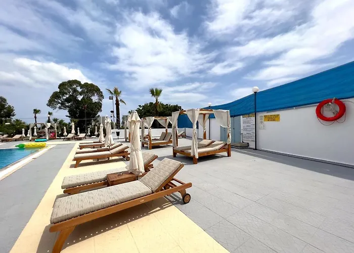 Hotel Adelais Bay 3*