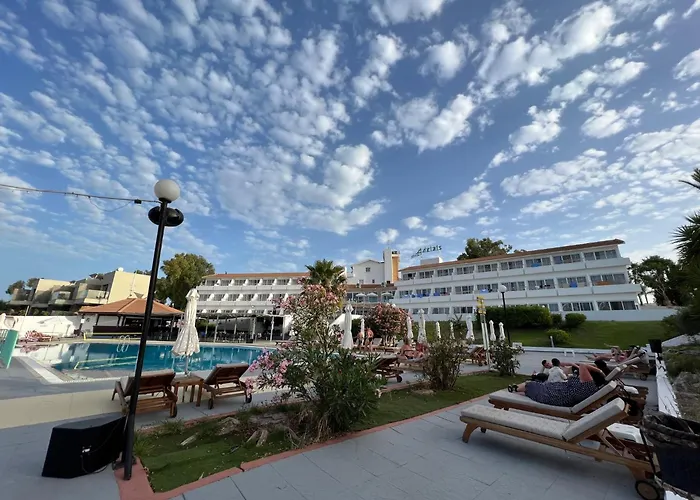 Adelais Bay Hotell 3*