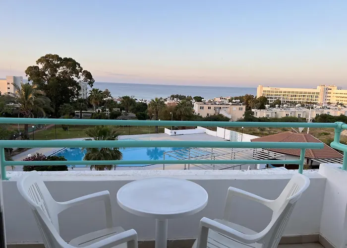 Hotel Adelais Bay 3*