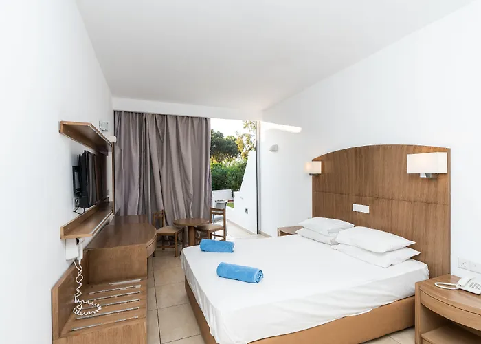 Adelais Bay Hotel 3*