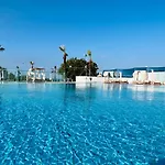Adelais Bay 3*