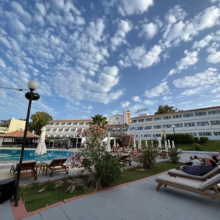 Adelais Bay فندق 3*