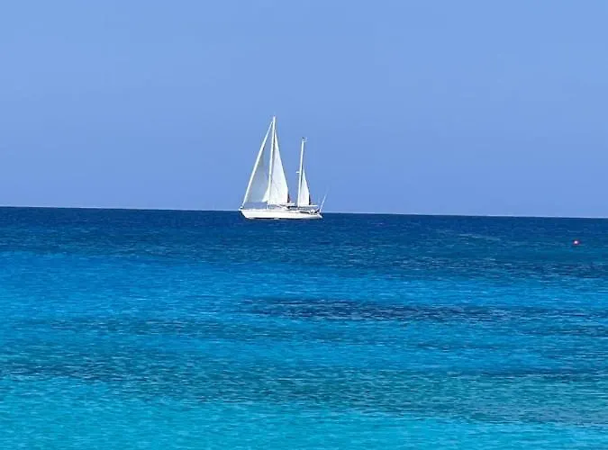 Adelais Bay Szálloda