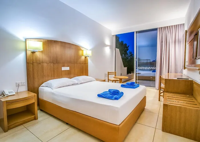 Adelais Bay Protarász