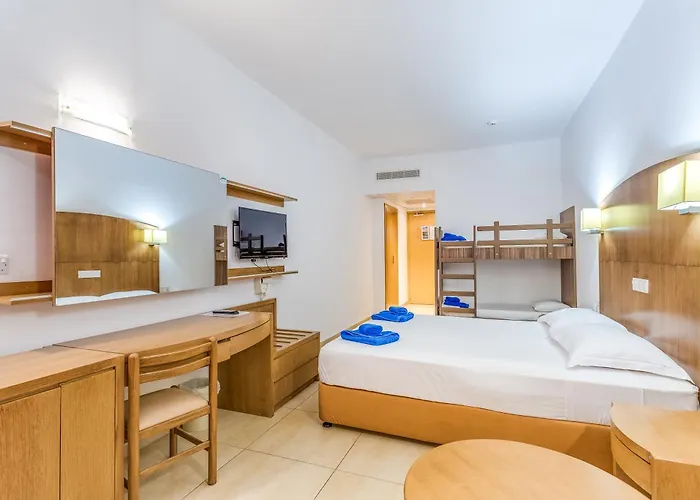 Adelais Bay 3* Protarász