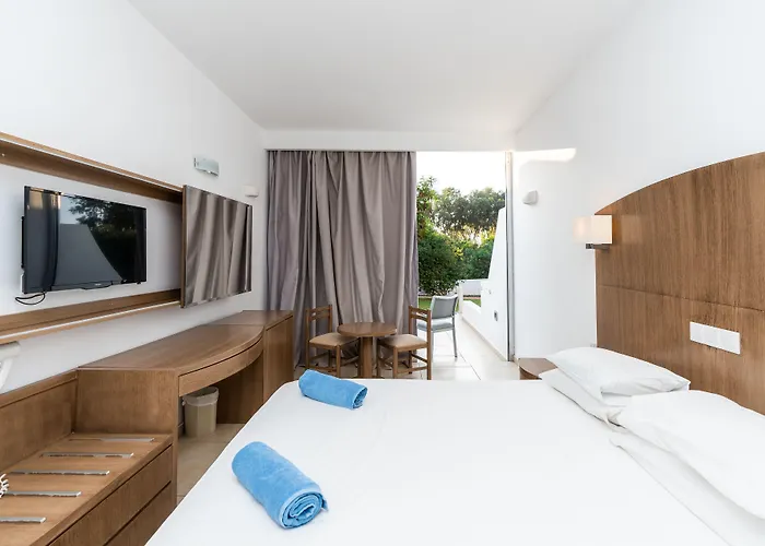 Adelais Bay Szálloda 3*